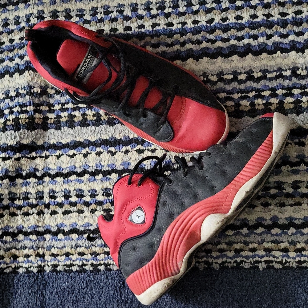 Men's Jordan Retro basketball sneaker